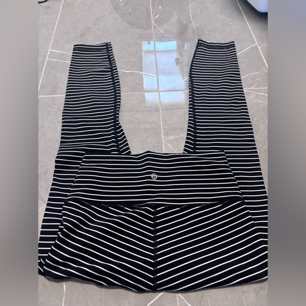 🐧 lululemon wunder under parallel stripe